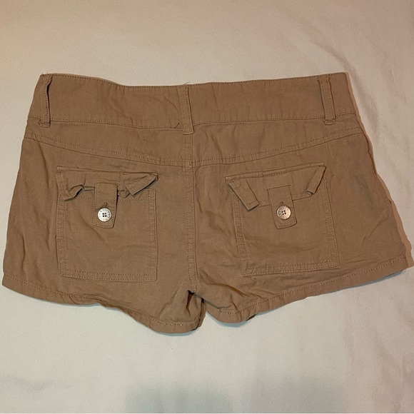Vintage Y2K Low-Rise Khaki Guess Shorts - Picture 3 of 6